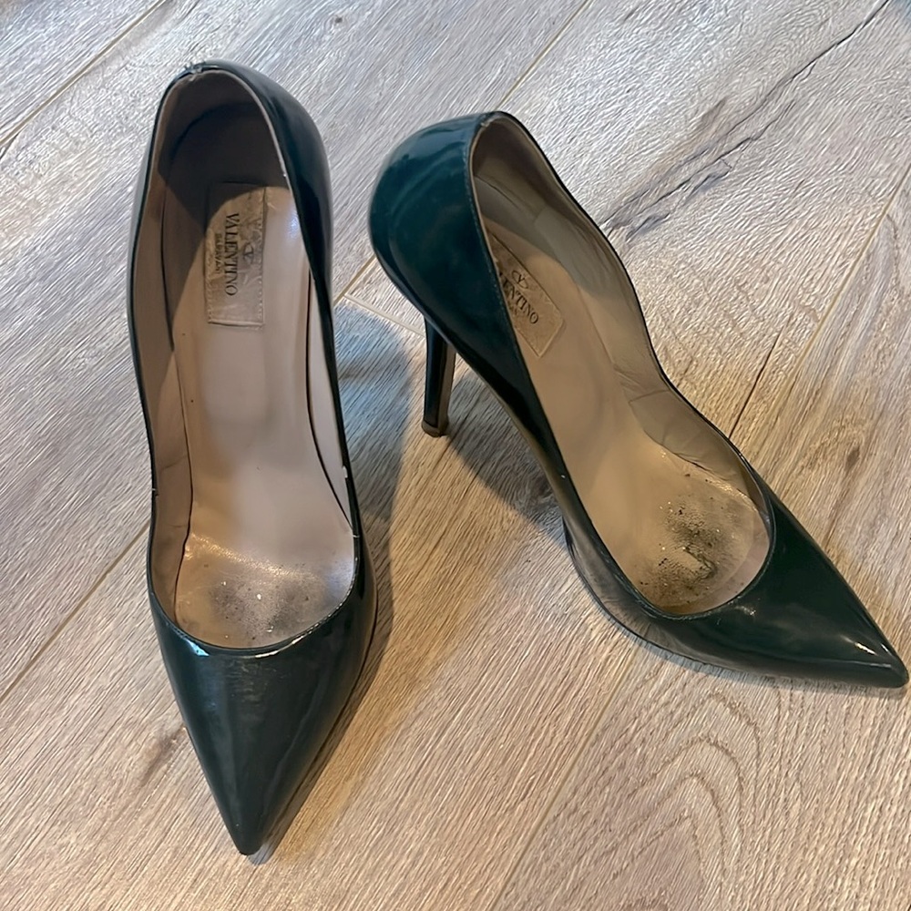 Valentino Pumps Heels. Designer Shoes. Size 40. Dark Green. Vintage